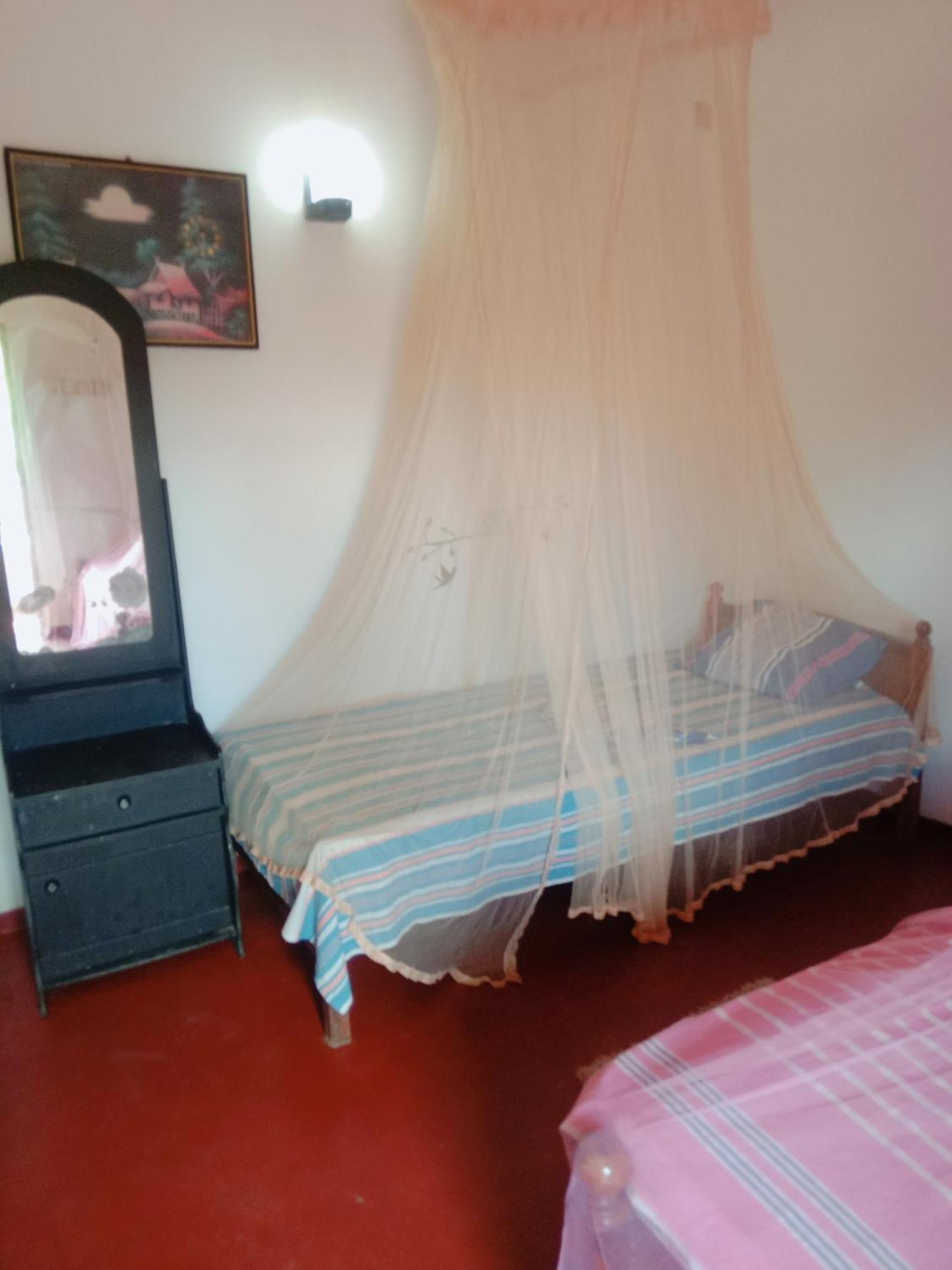 Sandaru Surffing Inn Weligama Room photo